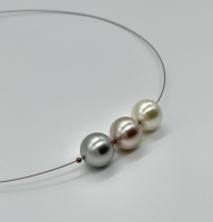 Kette mit 3 Muschelkernperlen
